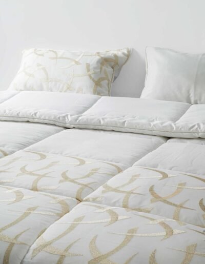 1081513304010 (2) Grande parure de lit matelassée 220 x 240 cm Blanc cassé Code 10
