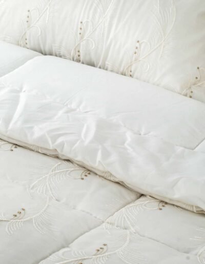 108151330408 (2) Grande parure de lit matelassée 220 x 240 cm Blanc cassé Code 8